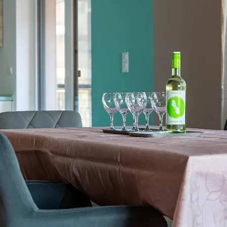 Luxurious Bob With Private Parking Apartment