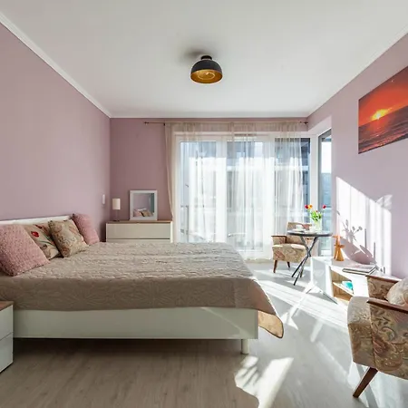 Luxurious Bob With Private Parking Apartment