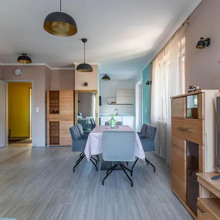 Luxurious Bob With Private Parking Apartment