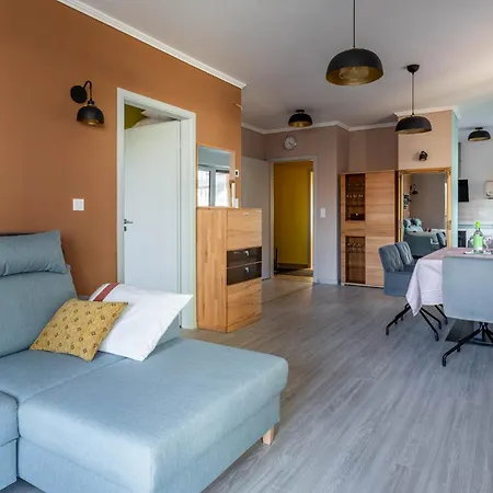 Luxurious Bob With Private Parking Apartment