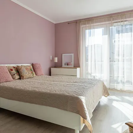 Luxurious Bob With Private Parking Apartment *