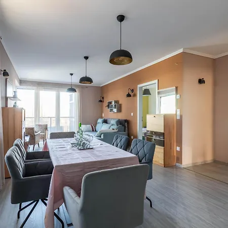 Luxurious Bob With Private Parking Apartment *