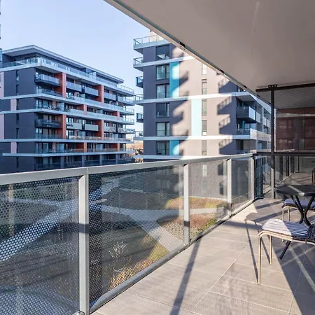 Luxurious Bob With Private Parking Apartment