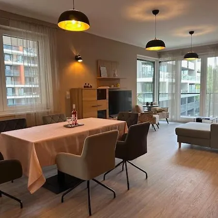Διαμέρισμα Luxurious Bob With Private Parking *