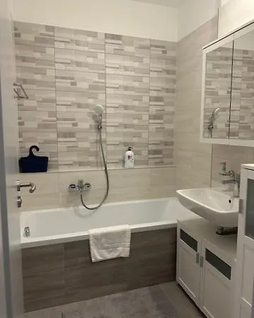 Luxurious Bob With Private Parking Apartment *