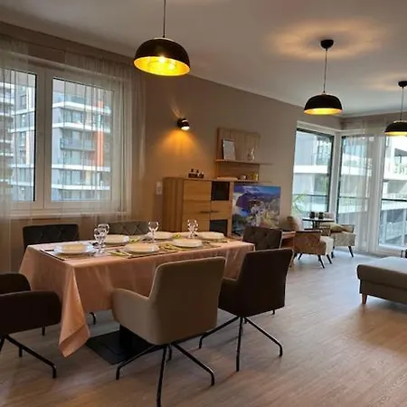 Luxurious Bob With Private Parking Apartment Budapest