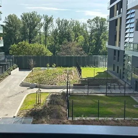 Luxurious Bob With Private Parking Apartment